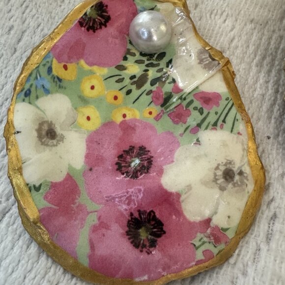 Handmade Decoupage Oyster Shell Trinket Dish Flowers, Pearls, Gold Trim - Picture 2 of 9